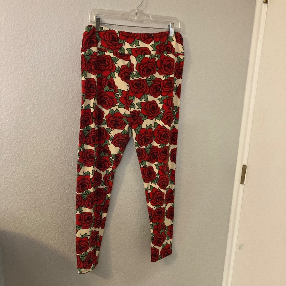 LulaRoe super soft and cozy leggings - rose print - TC2